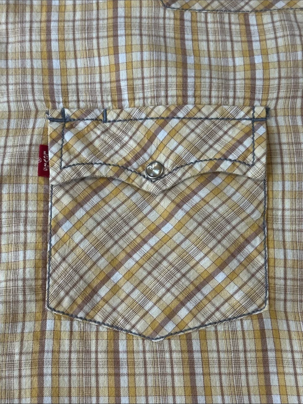 Vintage 90s Levi's Men's Yellow Plaid Short-Sleeve Button-Down Shirt large